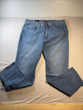 Lucky Brand 410 Athletic Straight Stretch 36x30 Light Blue Jeans 

Bin 7 #40